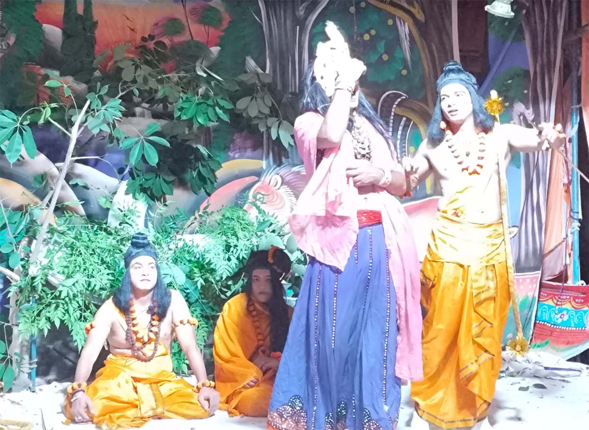 रामलीला के अवसर पर भरत मिलाप एवं शूर्पणखा की नाक काटने का दृश्य दिखाया गया